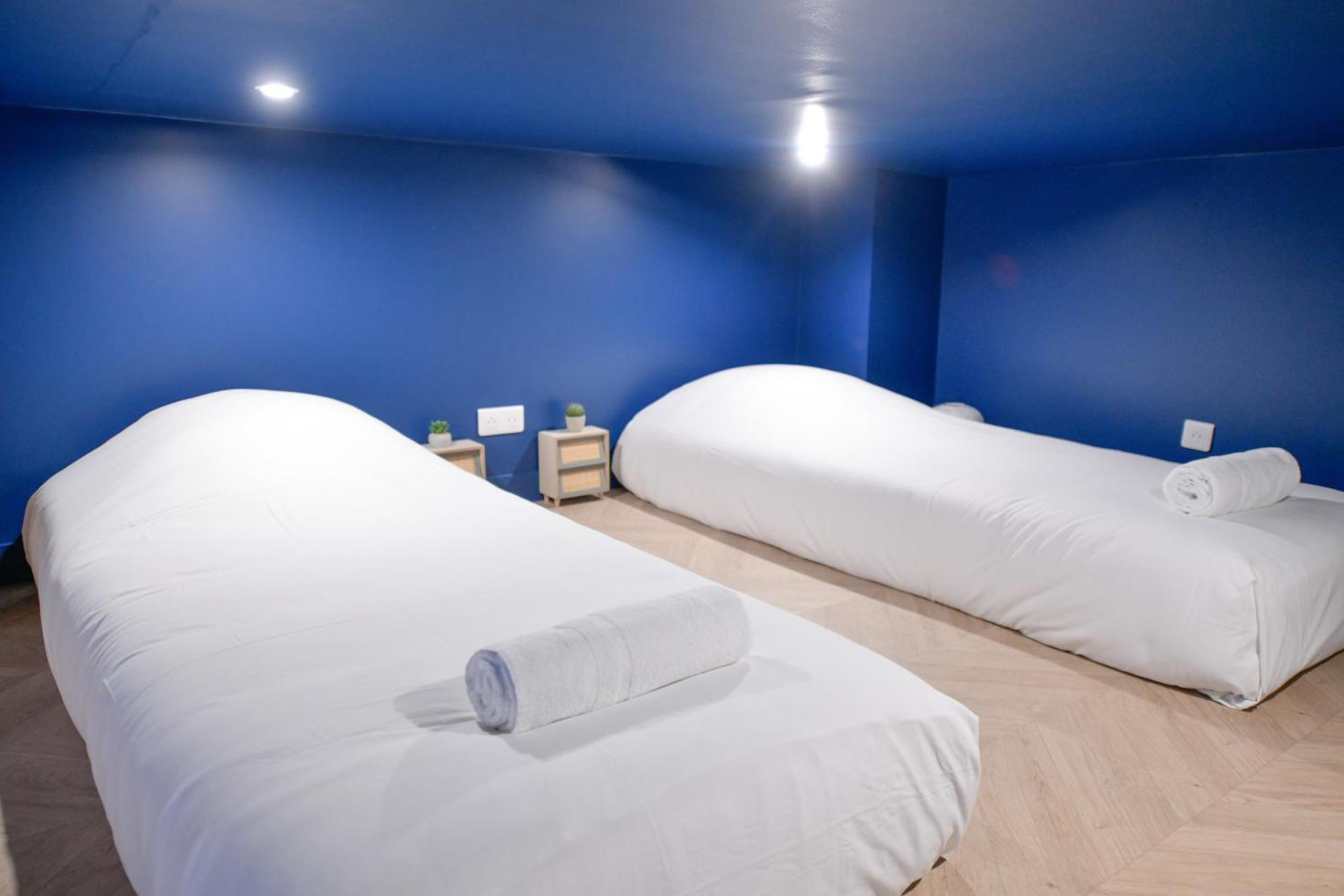 Montmartre Marvel! Designer Apartment Near Metro Париж Екстериор снимка