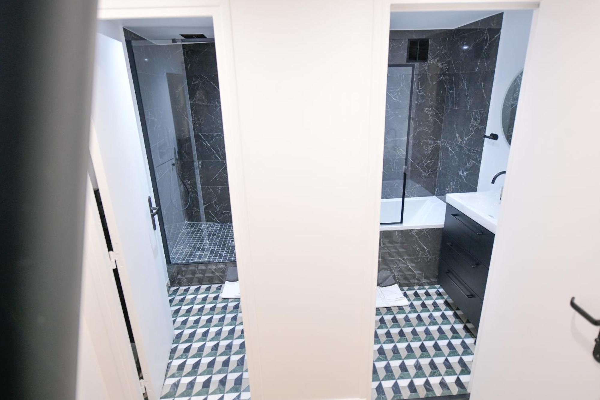 Montmartre Marvel! Designer Apartment Near Metro Париж Екстериор снимка